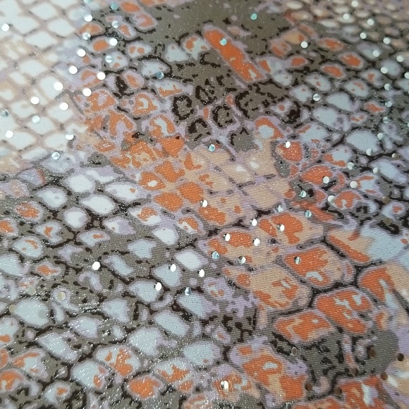 Sz L Snakeskin Sparkle Top - Picture 6 of 10